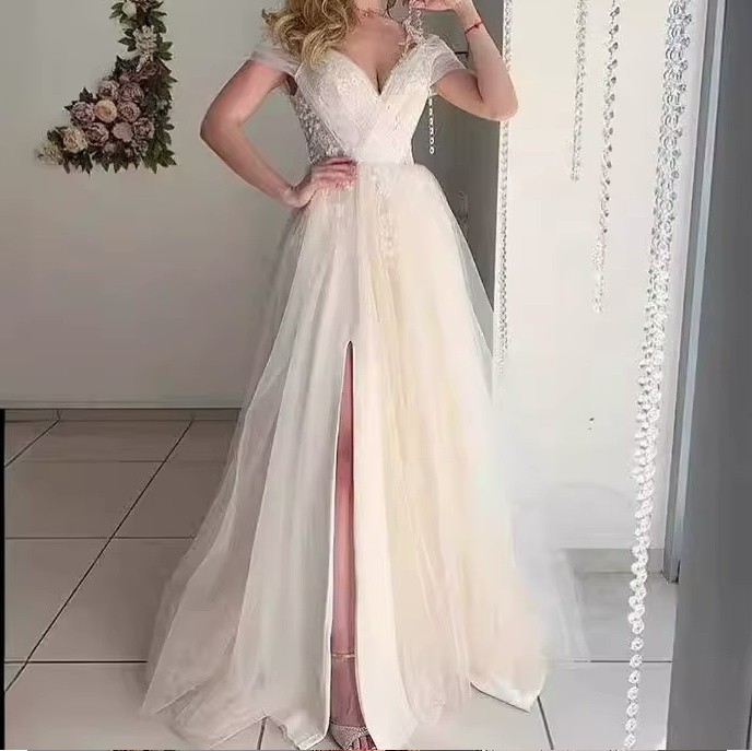 Sexy Cut Out Brautkleid Freda in Champagne mit&nbsp;Blumen