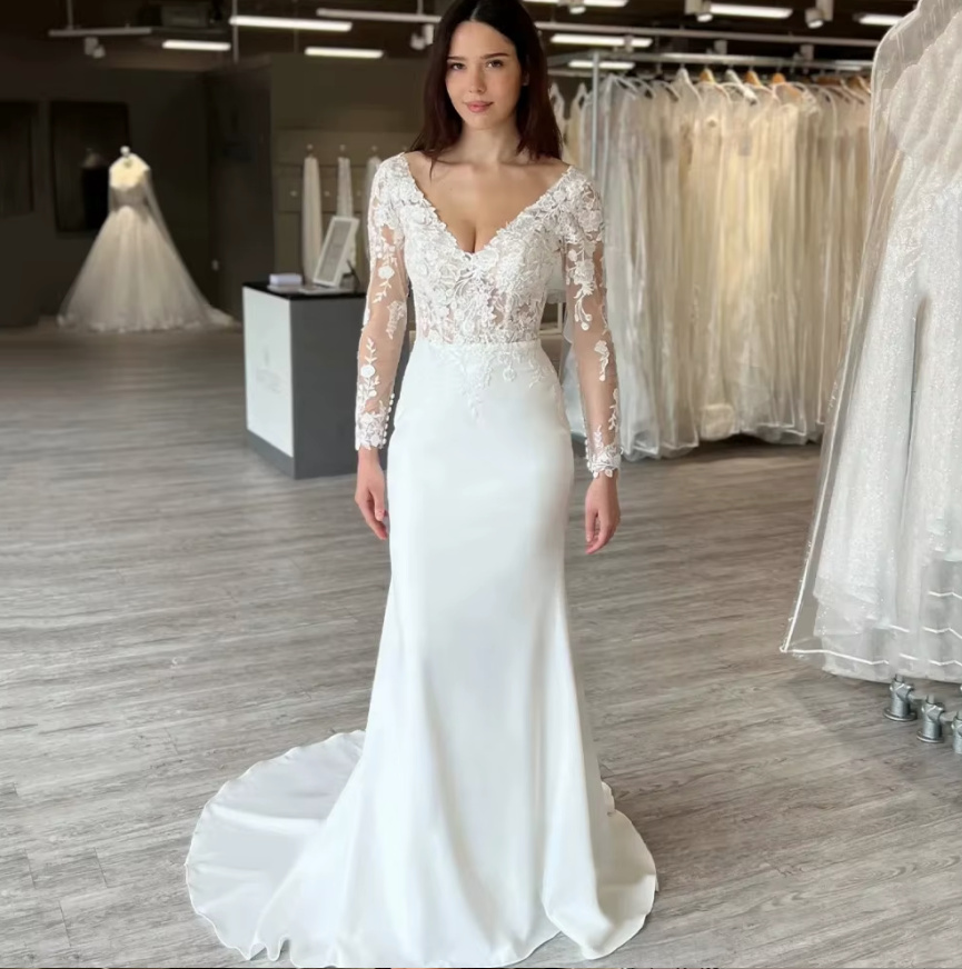 V Ausschnitt I Linie Brautkleid Friderun mit Ärmeln aus Spitze und Schleppe