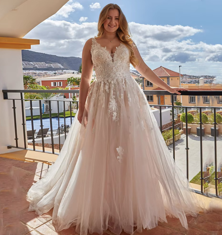 A Linie Plus Size Brautkleid Akela mit Tüll und Blumen Spitze&nbsp;Bodenlang