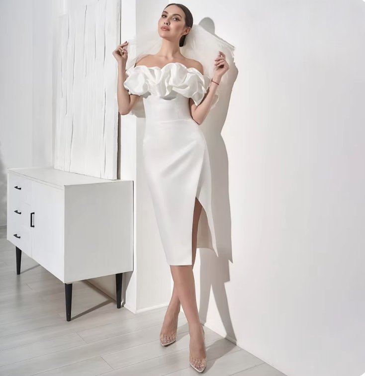 Schulterfreies Bleistift Standesamtkleid Anuhea Wadenlang mit&nbsp;Rüschen