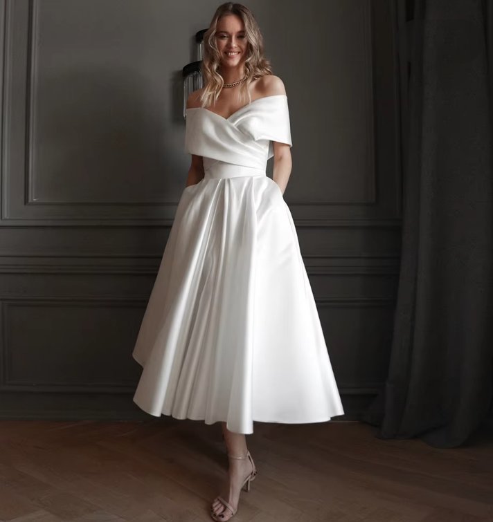 Schulterfreies Satin Standesamtkleid Alamea Wadenlang mit&nbsp;Taschen