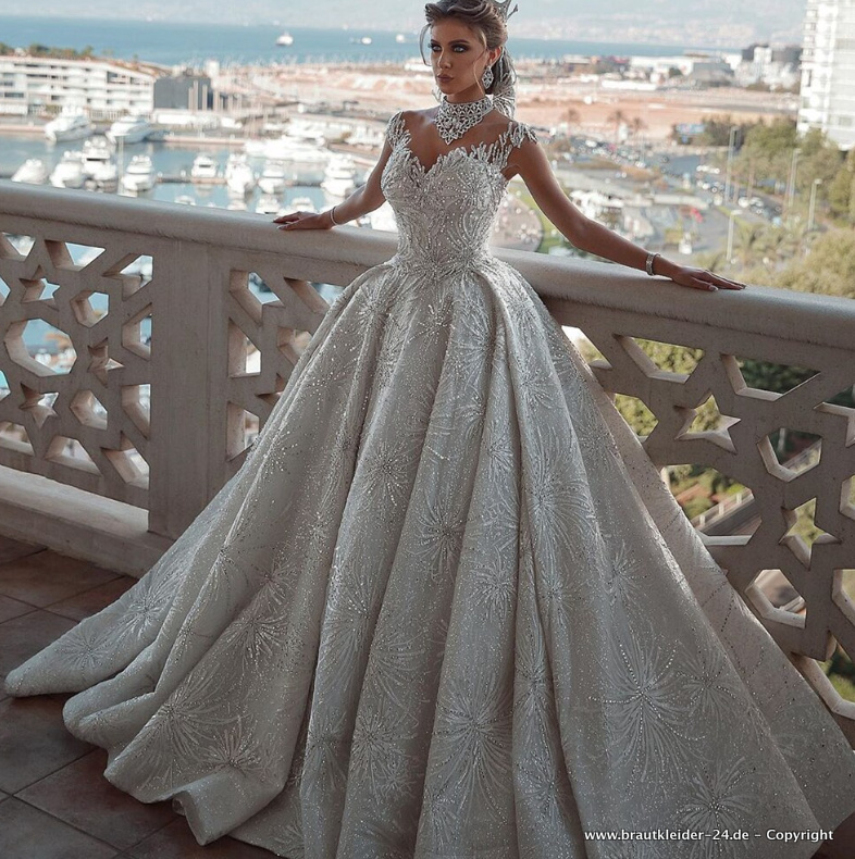 Luxus Ball Linie Brautkleid mit Diana Ausschnitt und Kristall Pailletten&nbsp;Stick