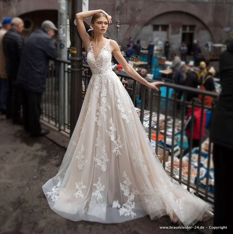 V Ausschnitt Brautkleid Dasianera mit Blumen&nbsp;Spitze