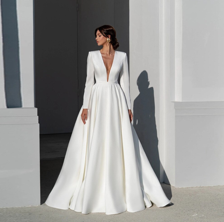 Satin A Linie Brautkleid Alara mit Sexy V Ausschnitt Schlicht und&nbsp;Elegant