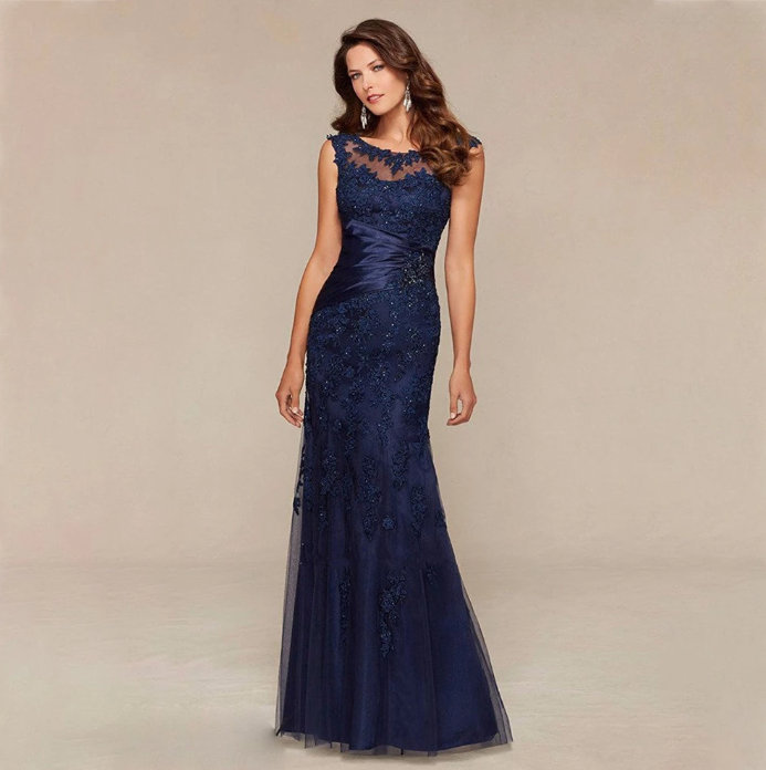 Elegantes Kleid für Hochzeitsgäste mit Rundhalsausschnitt in Navyblau mit&nbsp;Stick