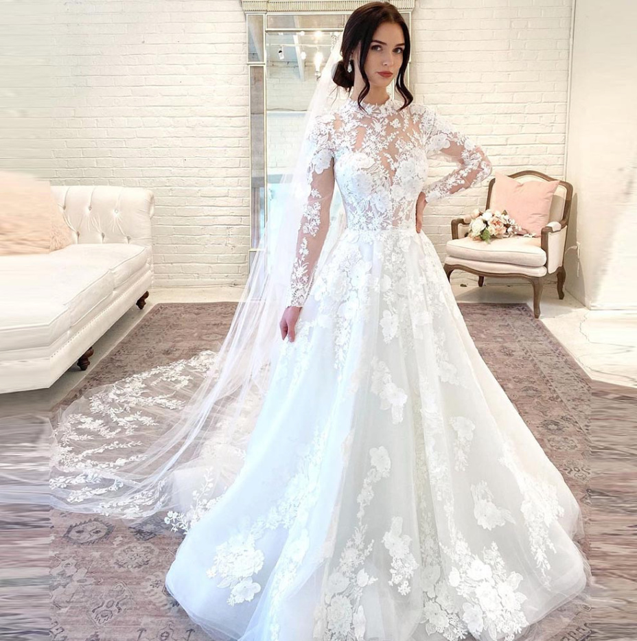 Klassisches Langarm Brautkleid Hochgeschlossen mit Blumen und&nbsp;Schleppe