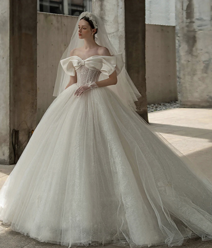 Luxus Miieder Ball Linie Brautkleid Alina mit Pailleten Perlen&nbsp;Stickereien