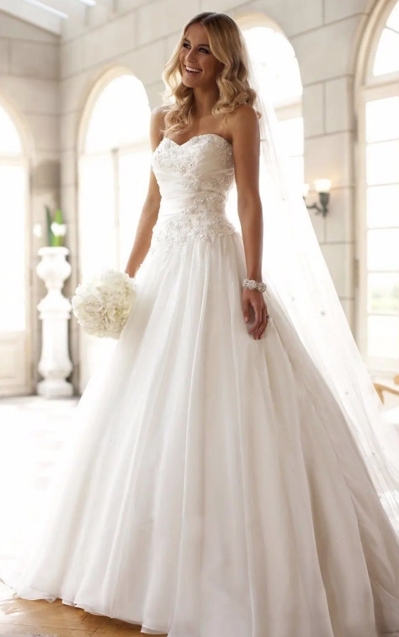 Schulterfreies A Linie Brautkleid Alara Klassisch mit Spitze und&nbsp;Schärpe