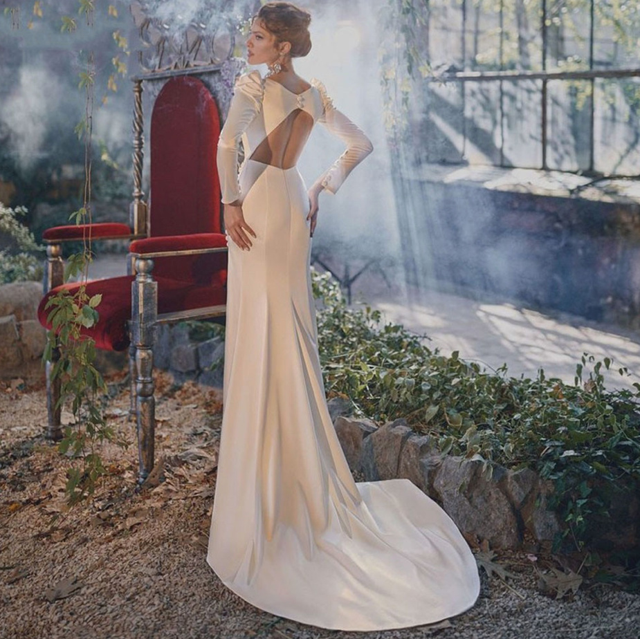 I Linie Satin Brautkleid Angelina mit Pinselschleppe und Rücken&nbsp;Ausschnitt