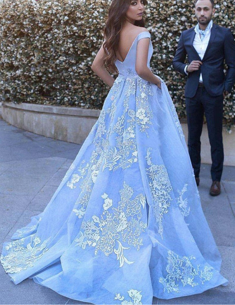 A Linie Brautkleid Belli in Himmelblau mit&nbsp;Stickereien