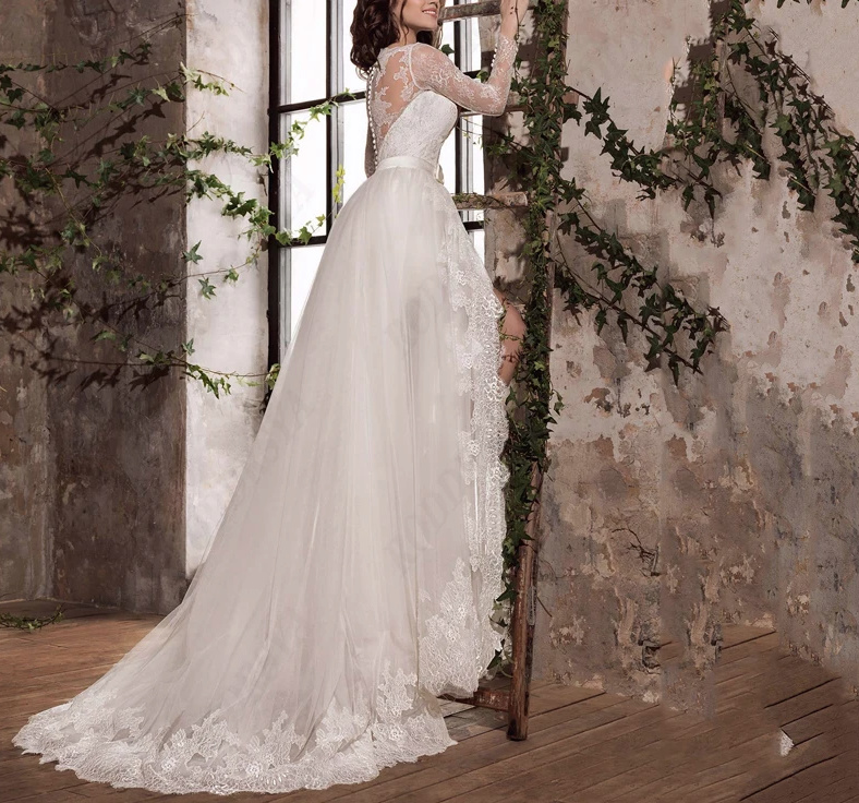 Modernes Vokuhila Brautkleid mit Spitzen Ärmel und&nbsp;Schärpe