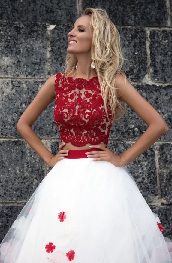 Zweiteiliges Brautkleid Anneli mit Spitze und Blumen in Rot&nbsp;Weiß