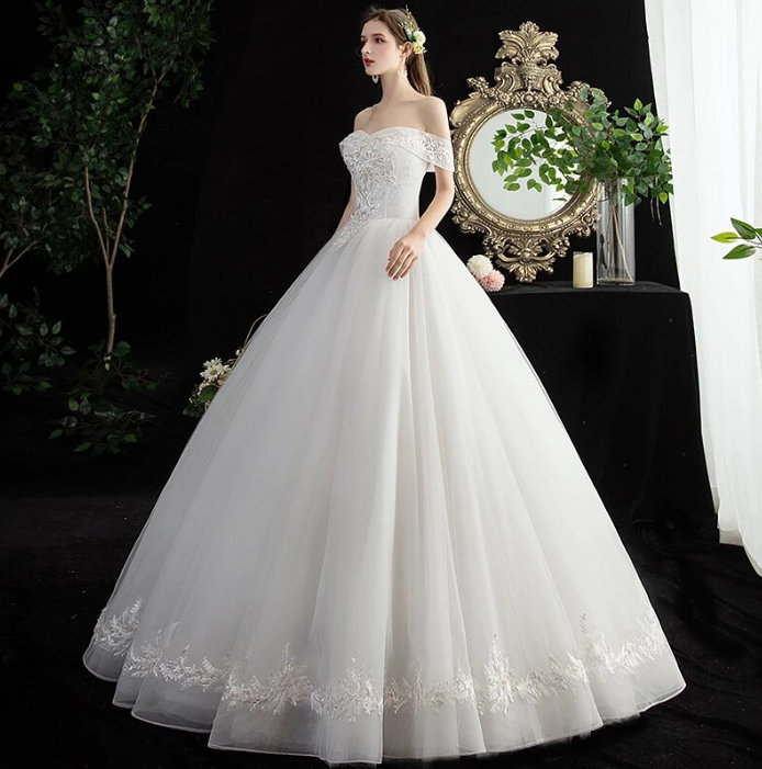 Schulterfreies Ball Linie Brautkleid Birga&nbsp;Bestickt