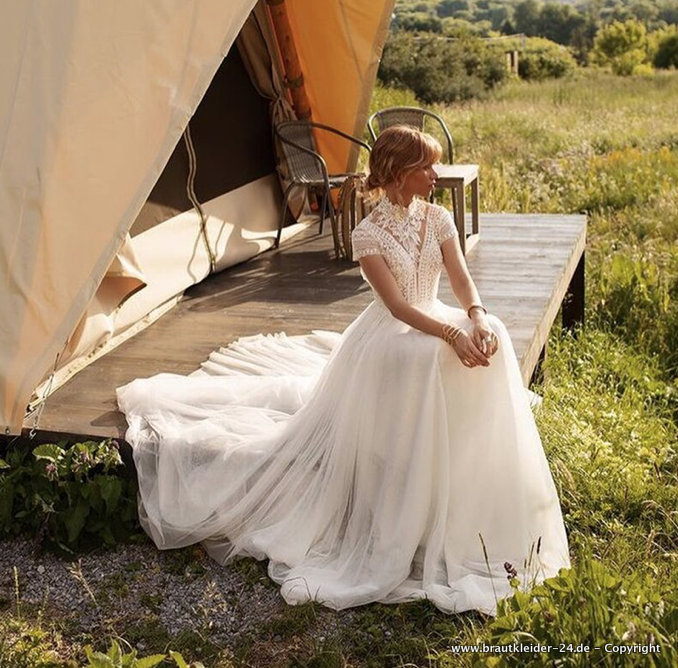 Elegantes Boho Tüll Brautkleid mit Spitze&nbsp;Hochgeschlossen