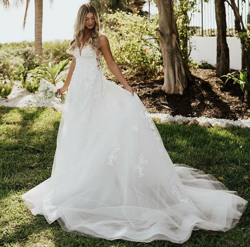 A Linie Brautkleid Dagny mit Blumen Spitze und&nbsp;Schleppe