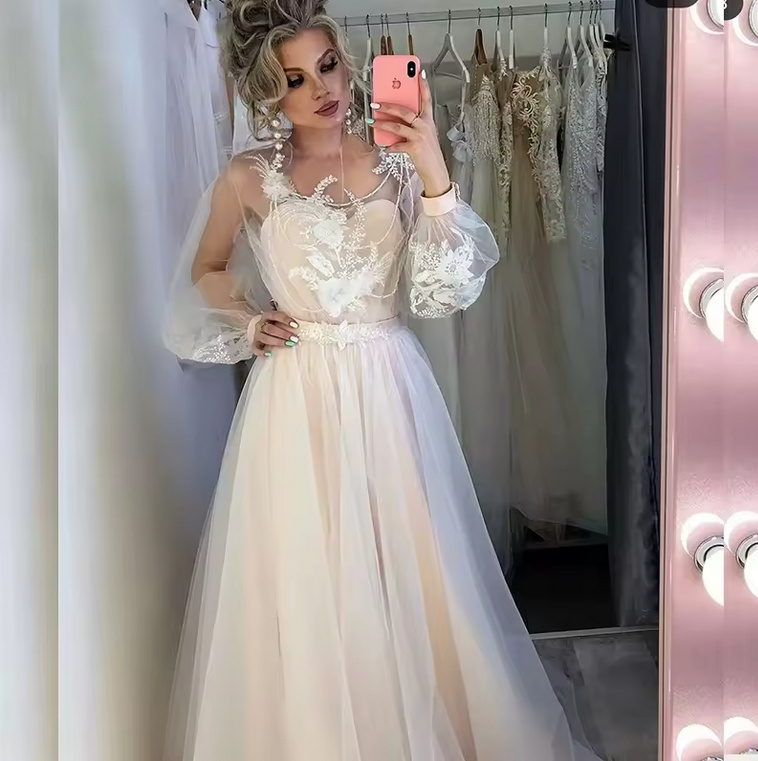 A Linie Brautkleid Fanny in Elfenbein mit Puffärmel und&nbsp;Stickereien