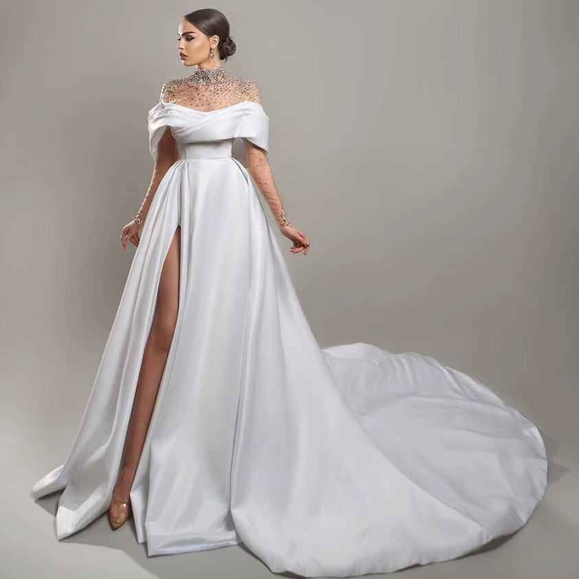A Linie Satin Brautkleid 2025 Fina mit Illusion Ausschnitt Strass und&nbsp;Schleppe