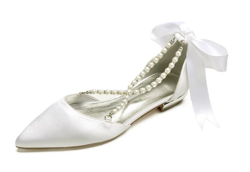 Flache Brautschuhe Gladys mit&nbsp;Perlenkette