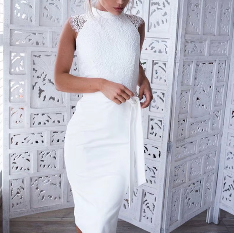 Knielanges Bodycon Standesamtkleid Daniekje in Weiß mit&nbsp;Spitze