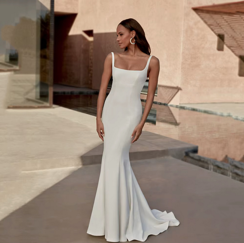 Rückenfreies Fit and Flare Brautkleid Domenika Schlicht mit&nbsp;Schleppe