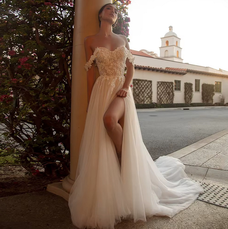 Schulterfreies Boho Brautkleid 2025 Hochzeitskleid Dagmar mit&nbsp;Spitze