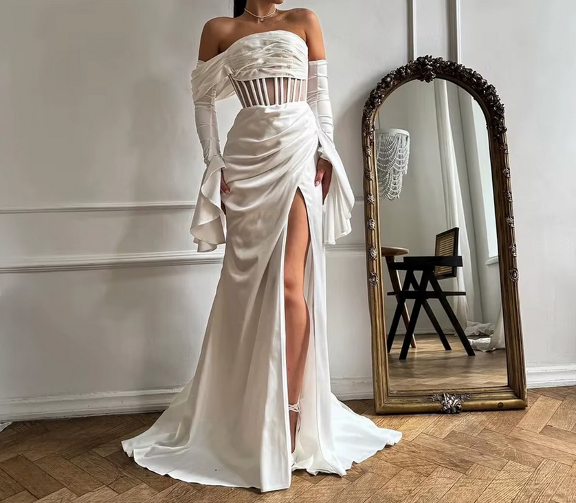 Schulterfreies Fit and Flare Brautkleid Gilliane mit Lingerie Oberteil Schlitz und&nbsp;Schleppe