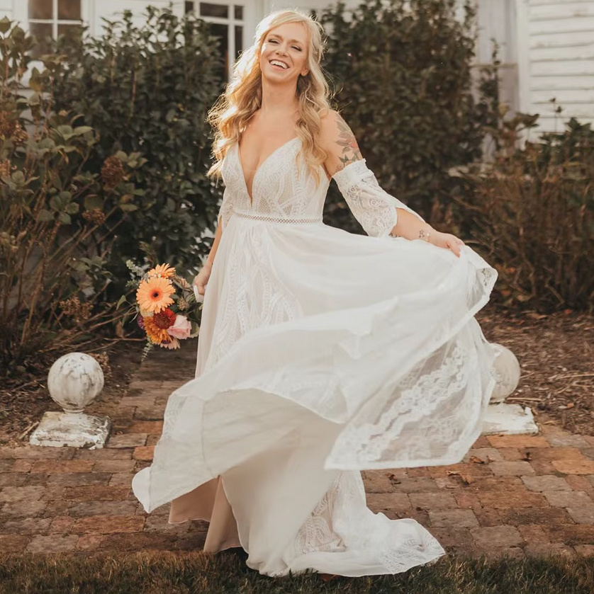 Spaghettiträger Boho Style Brautkleid Delilah mit Spitze