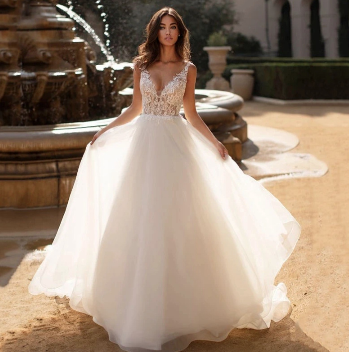 A Linie Brautkleid Aurelie mit V Ausschnitt Spitze und Rückenausschnitt