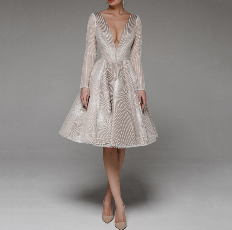 Knielanges A-Linie Brautkleid Ece in Champagne mit Sexy V&nbsp;Ausschnitt