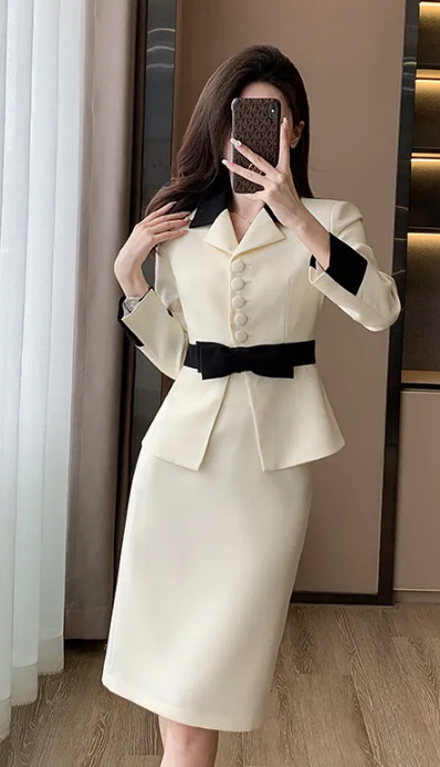 Elegantes Vintage Damen Kostüm für den Standesamt in Elfenbein