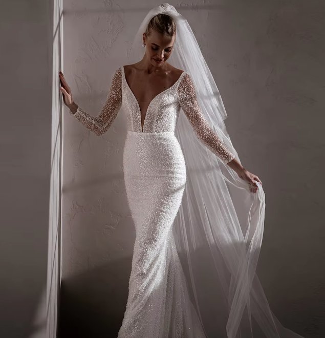 Luxus Glitzer Fit and Flare Brautkleid Amanda mit Rückenausschnitt und Schleppe