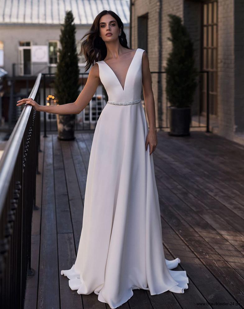 Schlichtes Satin Brautkleid Jolina mit V-Ausschnitt und&nbsp;Schleppe