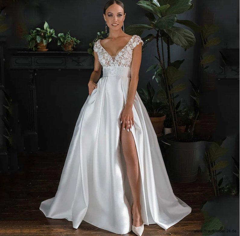 A Linie Brautkleid Janet mit V Ausschnitt und Spitze&nbsp;Bodenlang