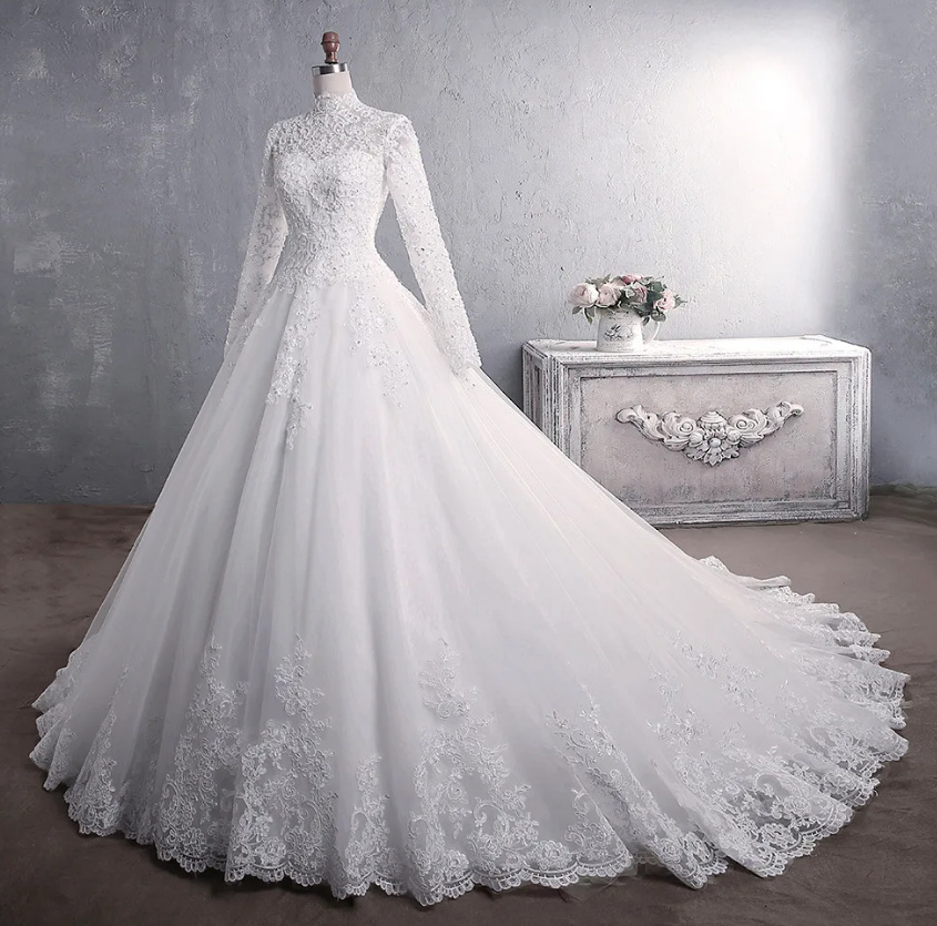 Klassisches Langarm Brautkleid Alessandra mit Schleppe und Spitze&nbsp;Hochgeschlossen