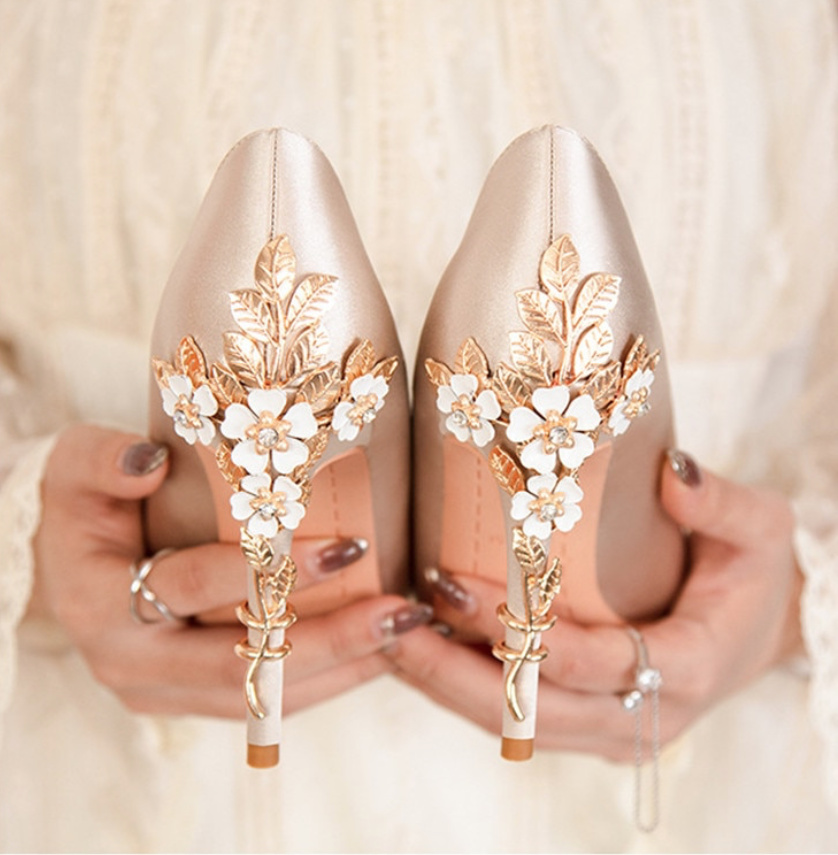 Luxus Brautschuhe Hochzeitsschuhe mit 3D Metall Blumen in&nbsp;Champagne