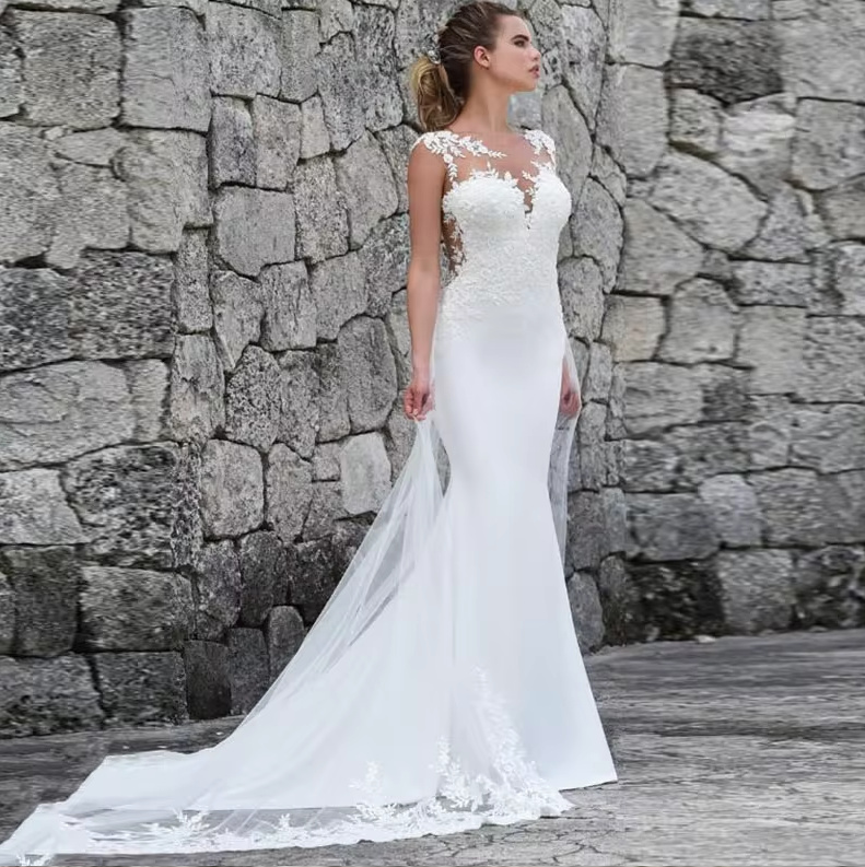 Fit and Flare Brautkleid Annkathrin mit Schleppe und Illusion&nbsp;Ausschnitt