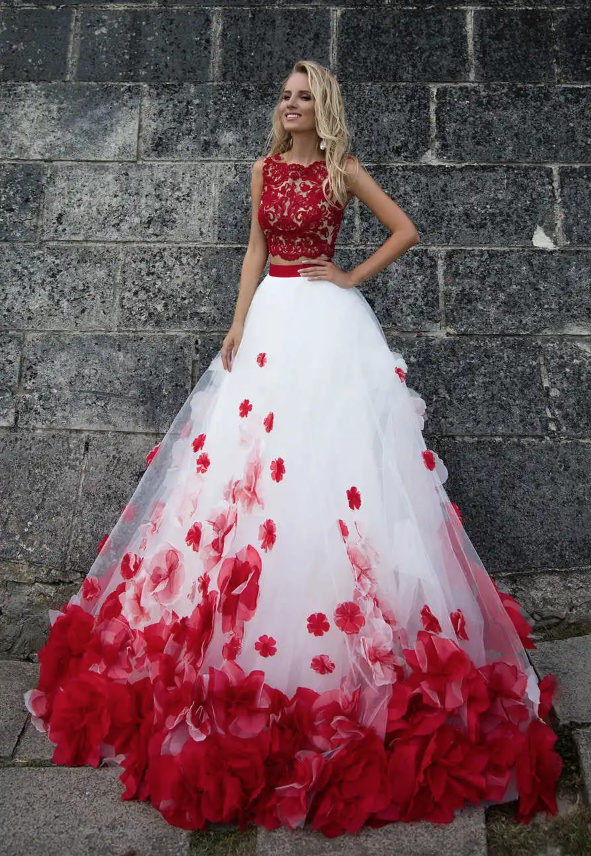 Zweiteiliges Brautkleid Anneli mit Spitze und Blumen in Rot&nbsp;Weiß