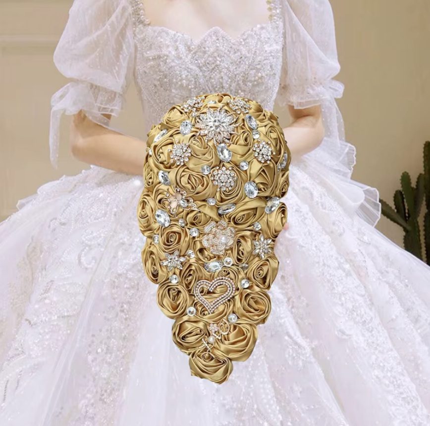 Wasserfall Rosen Perlen Brautstrauss Davina&nbsp;Gold