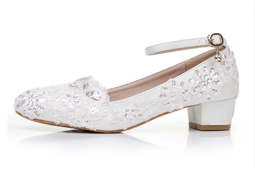 Brautschuhe 2025 Dorothea in Weiß mit Knöchelriemen und&nbsp;Spitze