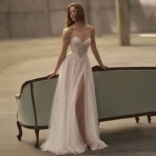 Spaghettiträger Tüll Brautkleid Imke mit Schlitz&nbsp;Bodenlang