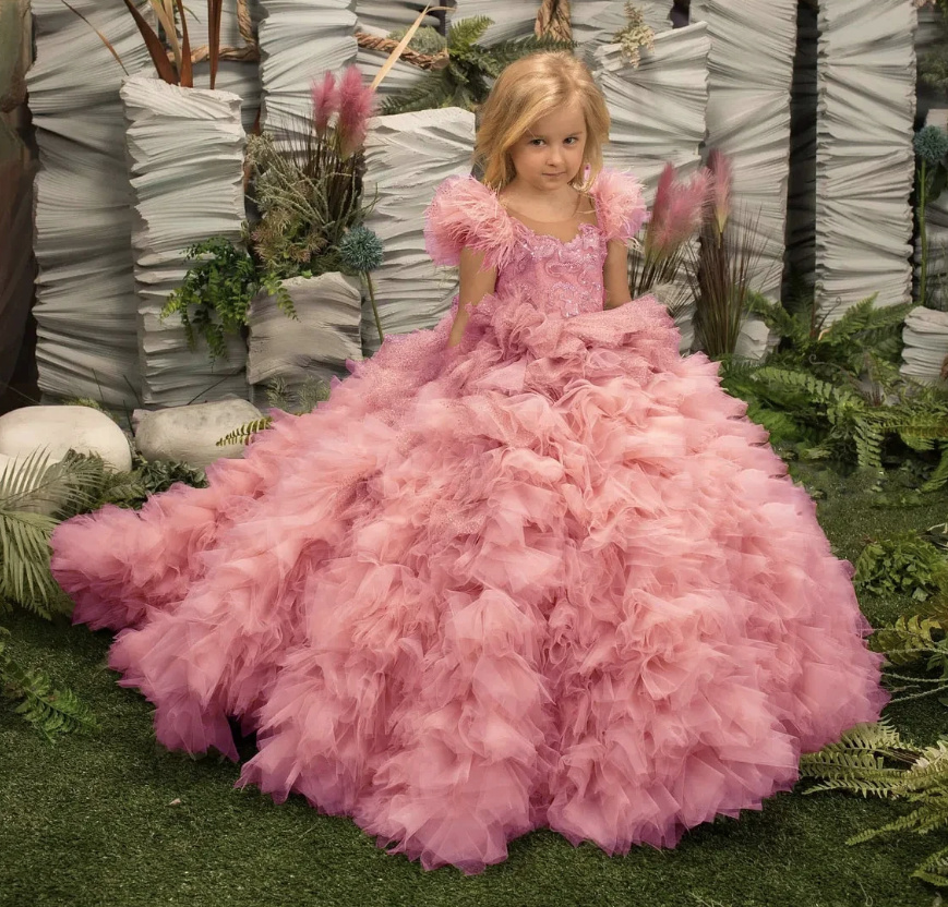 Prinzessin Blumenmädchenkleid Ayuna mit Schleppe und Rüschen in&nbsp;Lachs