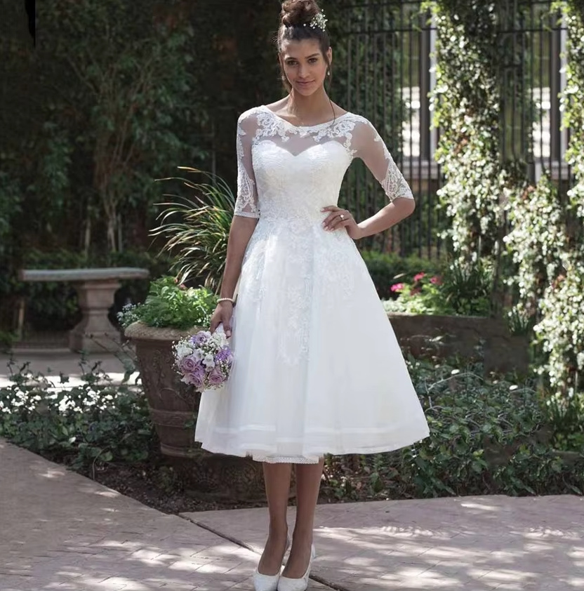 Wadenlanges A Linie Brautkleid Barbie mit Rundhals Ausschnitt und&nbsp;Spitze