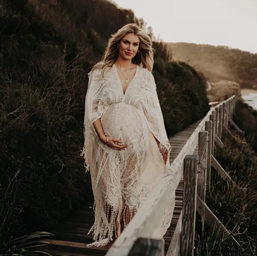 Boho Style Umstandsbrautkleid mit V Ausschnitt und Franzen aus&nbsp;Spitze