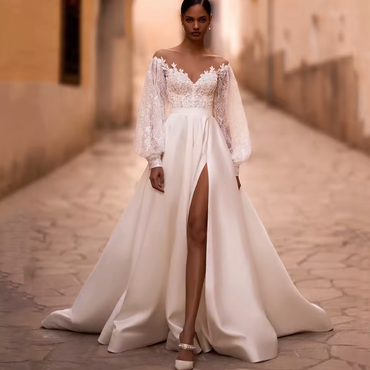 A Linie High Cut Brautkleid Haruka mit Lingerie Oberteil und Ärmeln aus&nbsp;Spitze