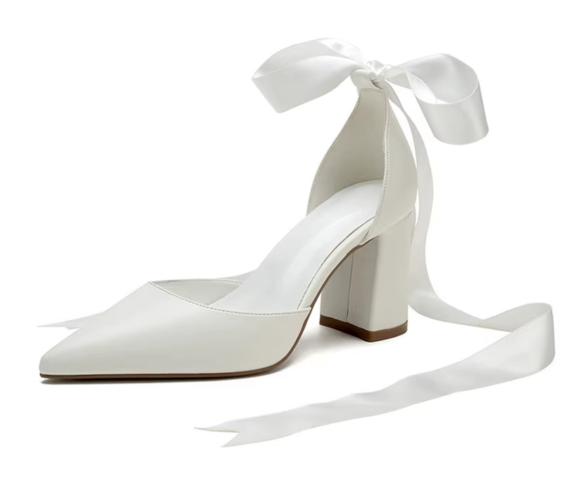 Blockabsatz Braut Pumps in Weiß mit Satin&nbsp;Schleife