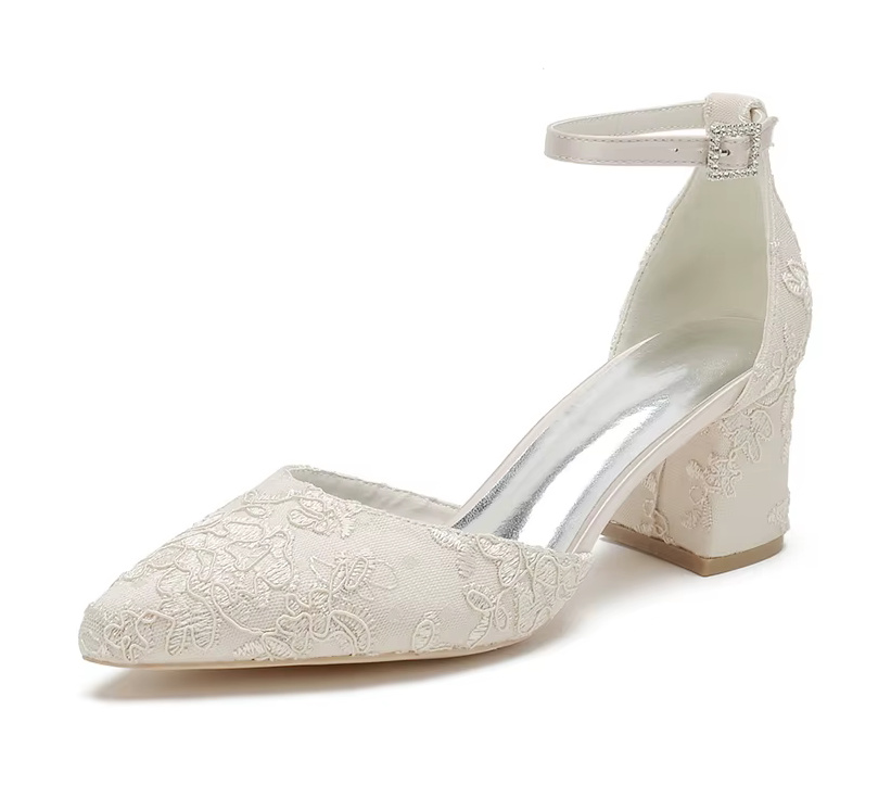 Blockabsatz Brautschuhe Danika mit Blumen Spitze und&nbsp;Knöchelriemen