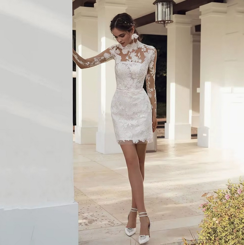 Kurzes Brautkleid Gunda mit Ärmeln aus&nbsp;Spitze