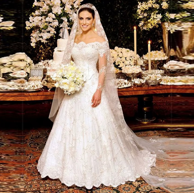 Schulterfreies Langarm Brautkleid Ivana mit Schleppe Ärmels aus&nbsp;Spitze