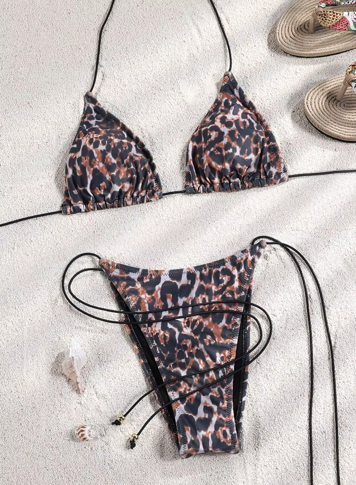 Sexy brasilianischer Bikini mit Leo Muster Für selbstbewusste&nbsp;Strandmomente