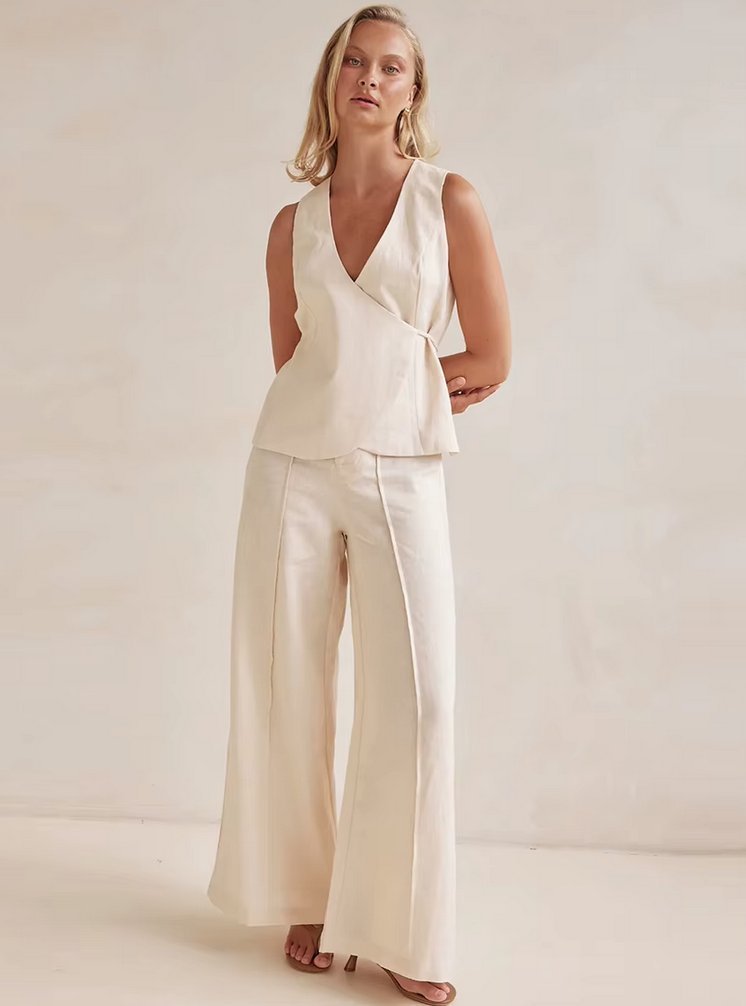 Sommer-Braut-Outfit – Ärmelloser Zweiteiler für das Standesamt mit&nbsp;Wickelbluse